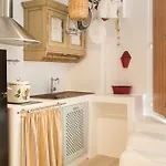 Kallos &